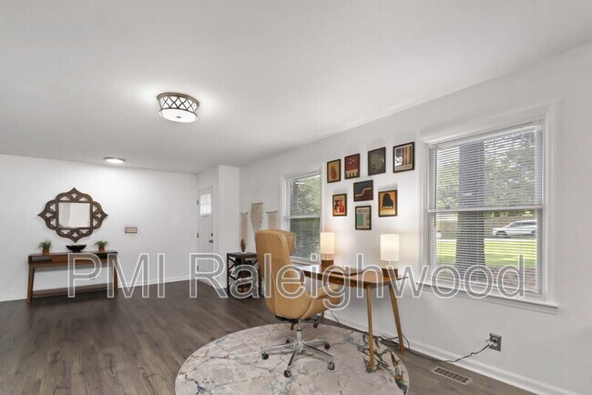 Building Photo - 5017 Gatewood Dr