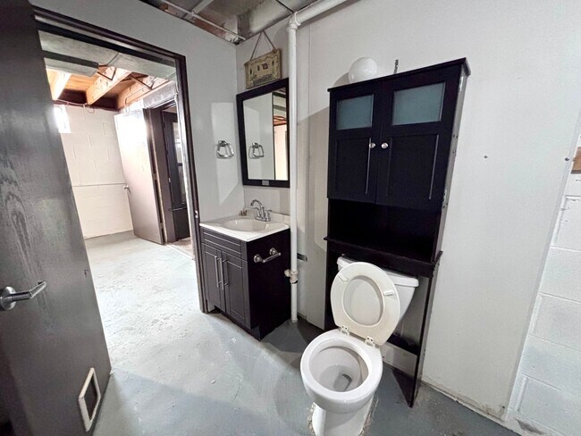 Building Photo - 2524 S 123rd Ave