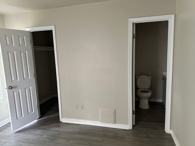 Building Photo - MUST SEE TOWNHOUSE!!!