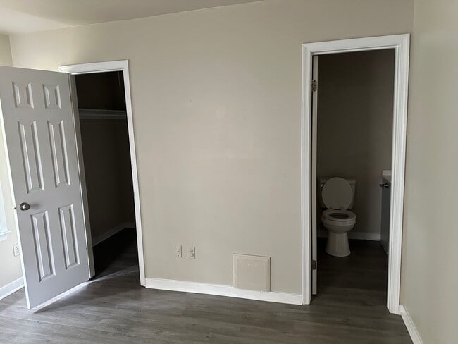 Building Photo - SIGN A LEASE BY 7/31 & GET $100 OFF MONTHL...