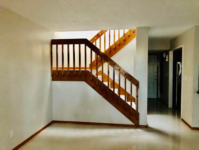 Building Photo - 730 Resler Dr