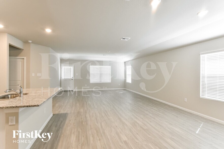 Building Photo - 6620 Hatchery Way