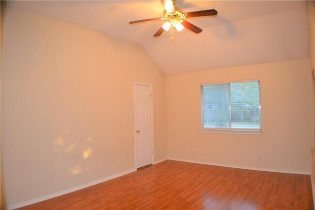 Building Photo - 16702 Shipshaw River Cove
