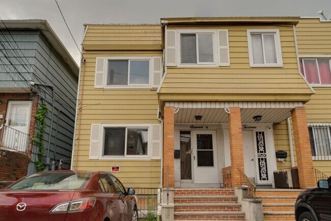 Building Photo - 11 Holmes Ave