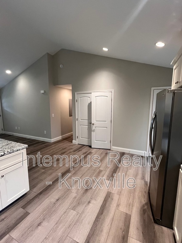 Building Photo - 355 W Outer Dr