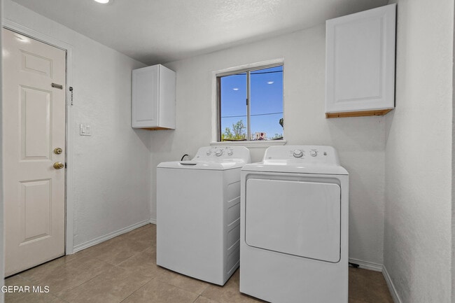Building Photo - 209 N Seville Dr