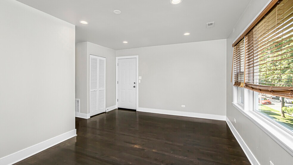 Building Photo - 6459 N Wayne Ave