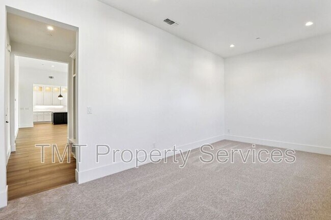 Building Photo - 1007 Bridger Dr