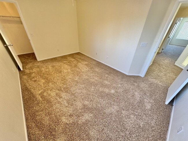 Building Photo - WELCOME TO THIS SPACIOUS 4-BEDROOM, 2.5-BA...