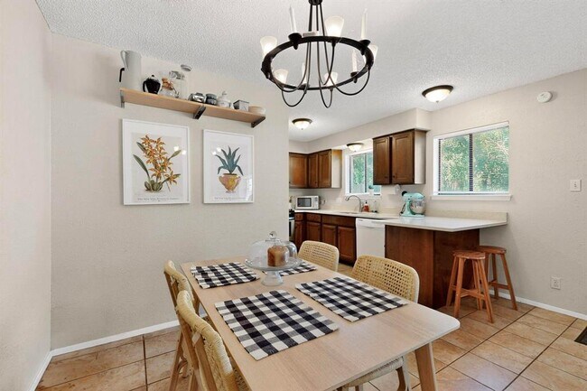 Building Photo - 7304 Eganhill Dr