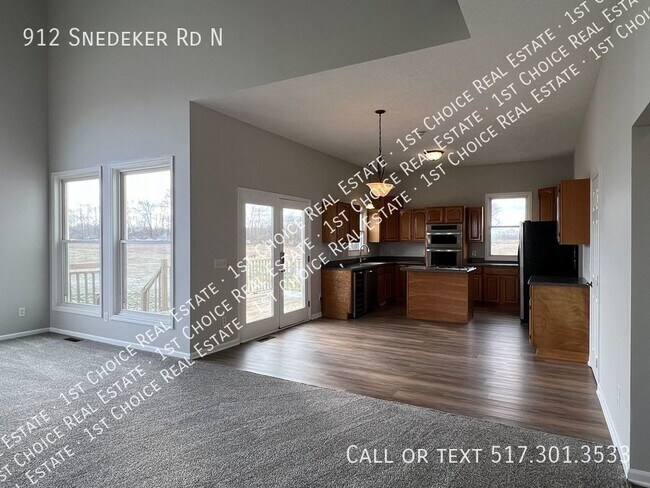 Building Photo - 912 Snedeker Rd N