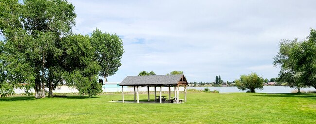 Building Photo - 8295 Diamond Point Cir NE