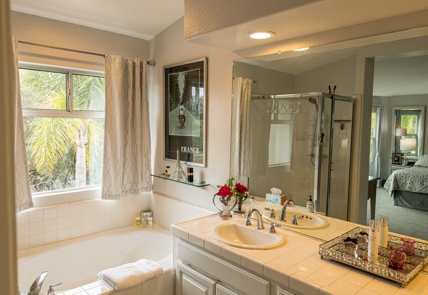 Building Photo - 4623 Da Vinci St