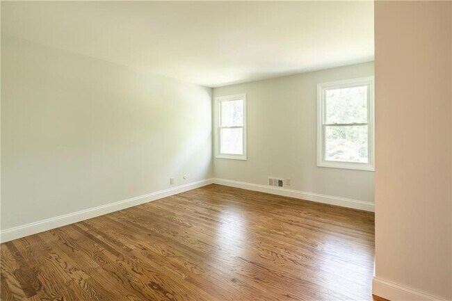 Building Photo - 104 Tumbleweed Dr