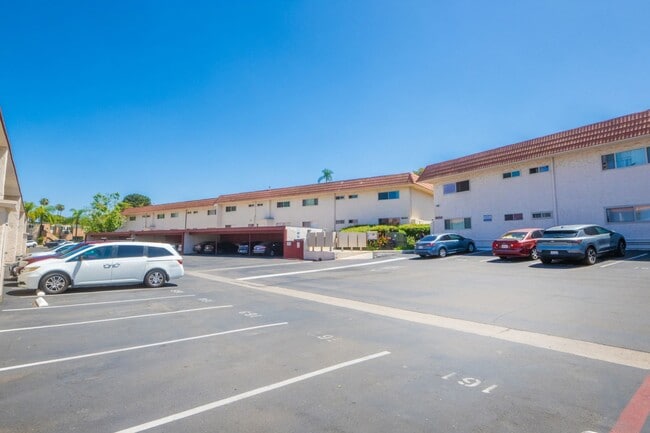 Building Photo - Spacious 1BR/1BA condo with patio and parking! Lake Murray Area $2195.00