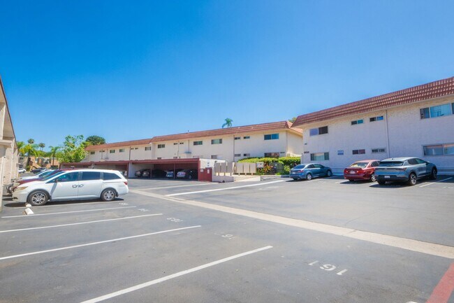 Building Photo - Spacious 1BR/1BA condo with patio and parking! Lake Murray Area $2195/month