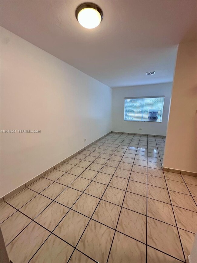 Building Photo - 3743 SW 28th St