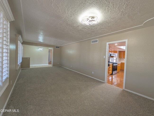 Building Photo - 612 Somerset Dr