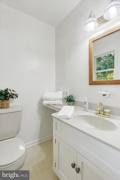 Building Photo - 974 Fairview Ave