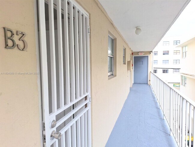 Building Photo - 1357 Collins Ave