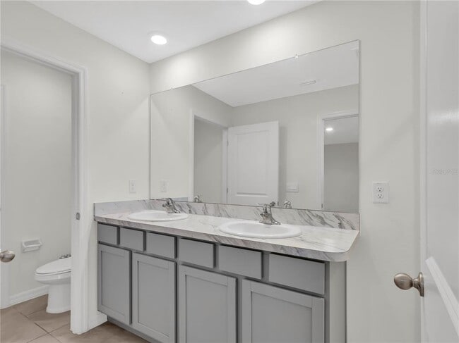 Building Photo - 16645 Mosaic Oar Dr