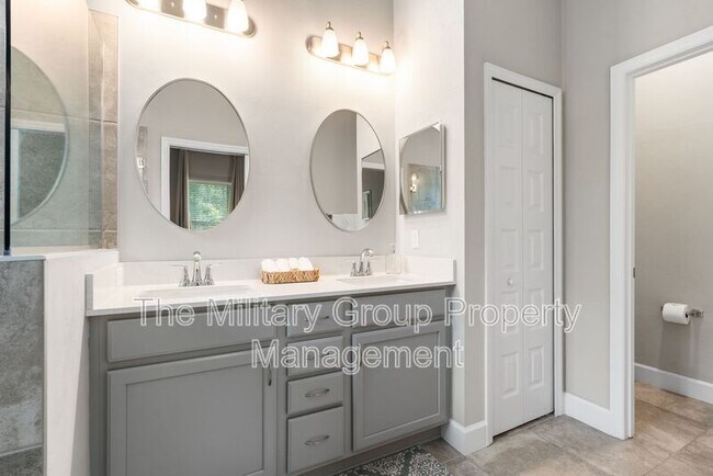 Building Photo - 6901 SW Lugano Ct
