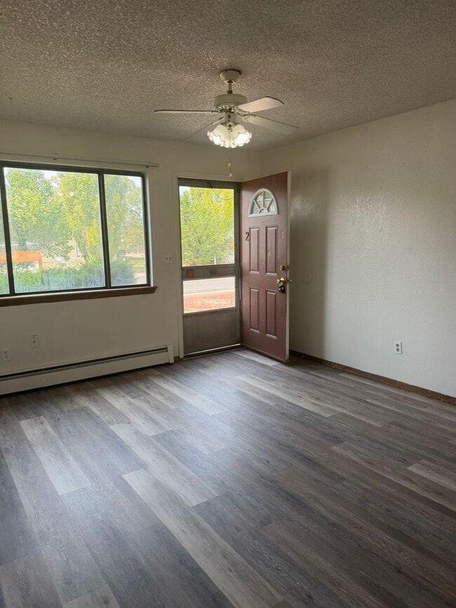 Building Photo - 462 Topaz Dr