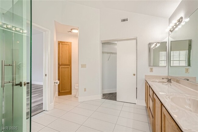 Building Photo - 4844 Maryvale Dr