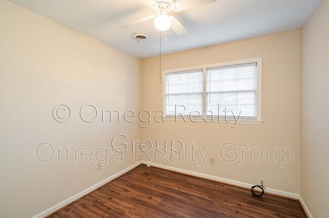 Building Photo - 1700 Serene Cir