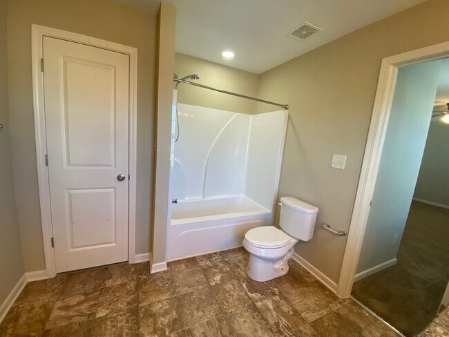 Building Photo - 106 Brown Thrasher Ln