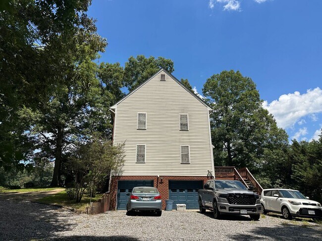 Building Photo - 4421 Dianawood Dr