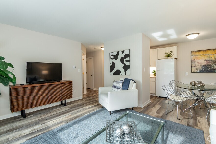 Dolphin Square Apartments 10300 W Bluemound Rd Wauwatosa WI 53226