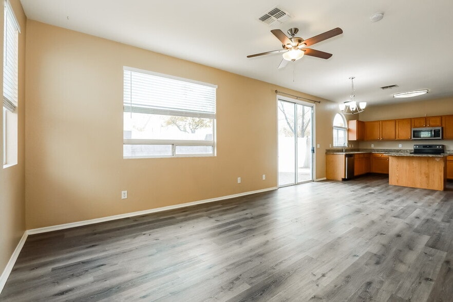 Building Photo - 40549 N Brumana St