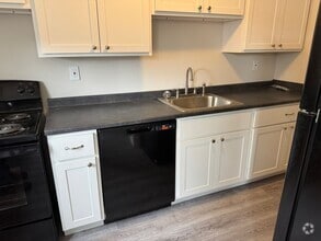 Building Photo - 2 Bedroom Townhouse