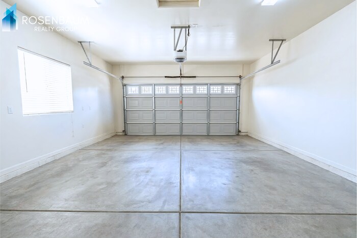 Building Photo - 988 Louie St