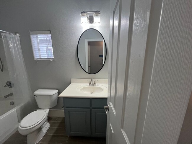 Building Photo - Beautiful 3 bedroom home