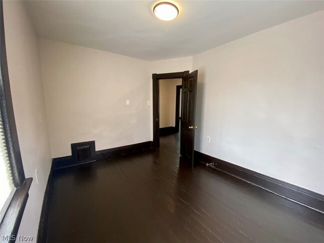 Building Photo - 390 Doyle St