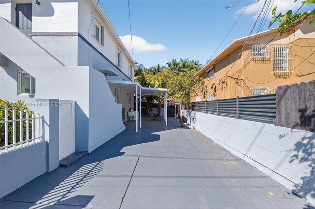 Building Photo - 1801 SW 5th St