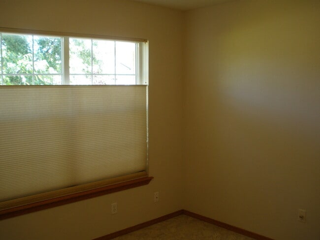 Building Photo - Must See!!!