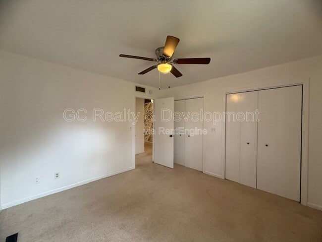 Building Photo - 530 S Prairie St