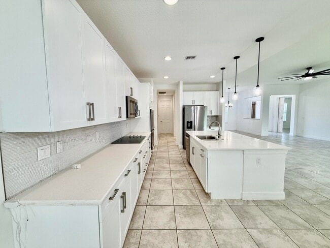 Building Photo - 293 SW Ridgecrest Dr