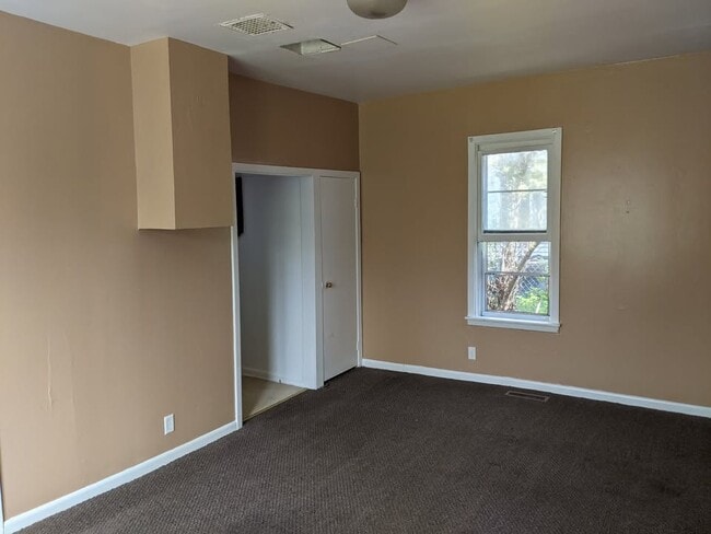 Building Photo - 512 1st Ave NE