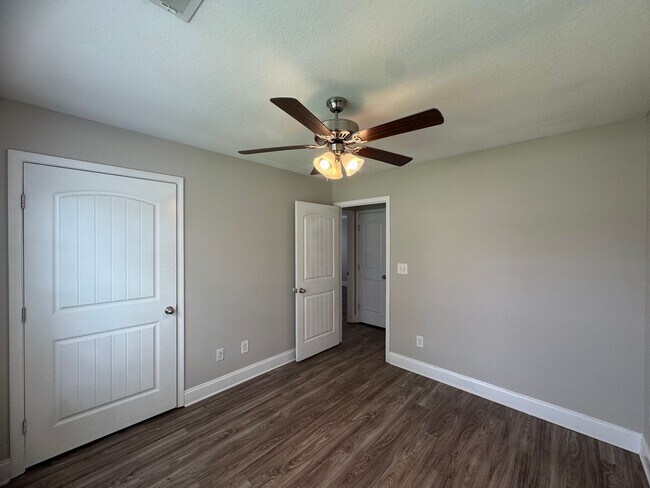 Building Photo - Gorgeous Single Family Home