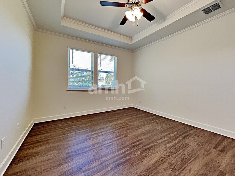 Building Photo - 481 Sandstone Dr