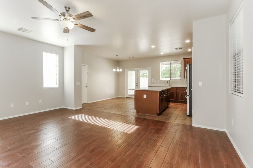 Building Photo - 9384 W Payson Rd