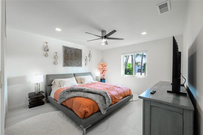 Building Photo - 3615 Sherwood Blvd