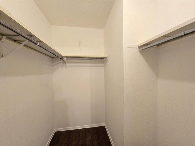 Building Photo - 1305 Dobie Dr