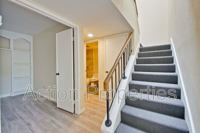 Building Photo - 1999 Garden Bing Cir