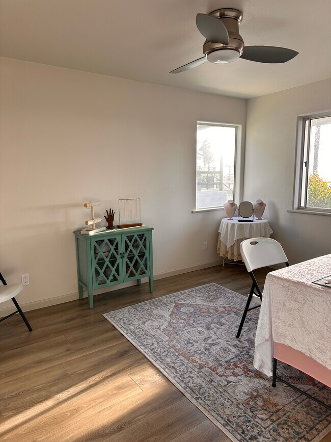 Building Photo - 2560 Juniper Ave