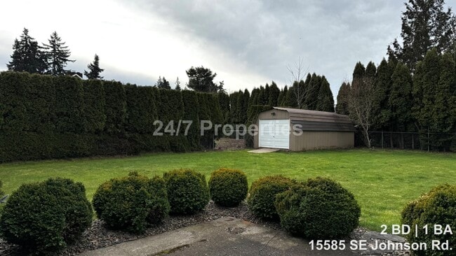 Building Photo - Updated 2 BD | 1 BA Duplex with Garage & Yard